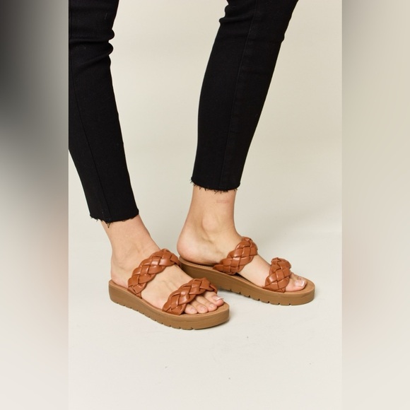 WILD DIVA Woven Dual Band Platform Sandals - Picture 4 of 5